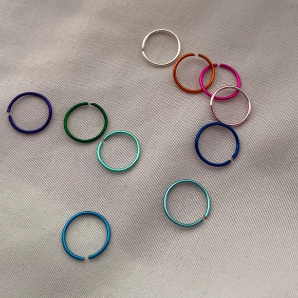 8 nose ring hoops - Picture 2 of 4